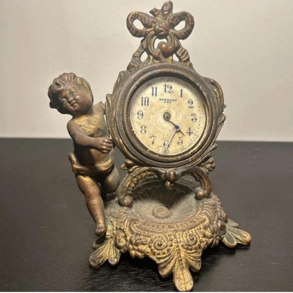 Antique cherub decor - Picture 2 of 3